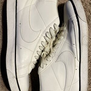 Nike White Sneakers Classic Low-Top Design